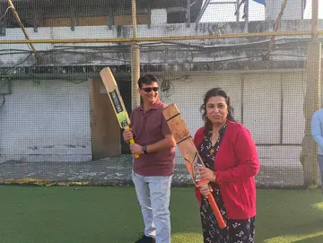 /images/life-thinkinno/thinkinno-software-company-fun-thinkinno/thinkinno-office-life-fun-activities-cricketTurf1.jpg