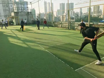 /images/life-thinkinno/thinkinno-software-company-fun-thinkinno/thinkinno-office-life-fun-activities-cricketTurf4.jpg
